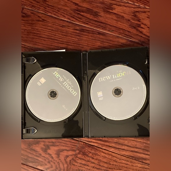 Twilight New Moon- two Disc Special Edition Set - Picture 5 of 5